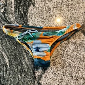 JOLYN: Europe Floral Vintage Print Bikini Bottoms Medium🌼